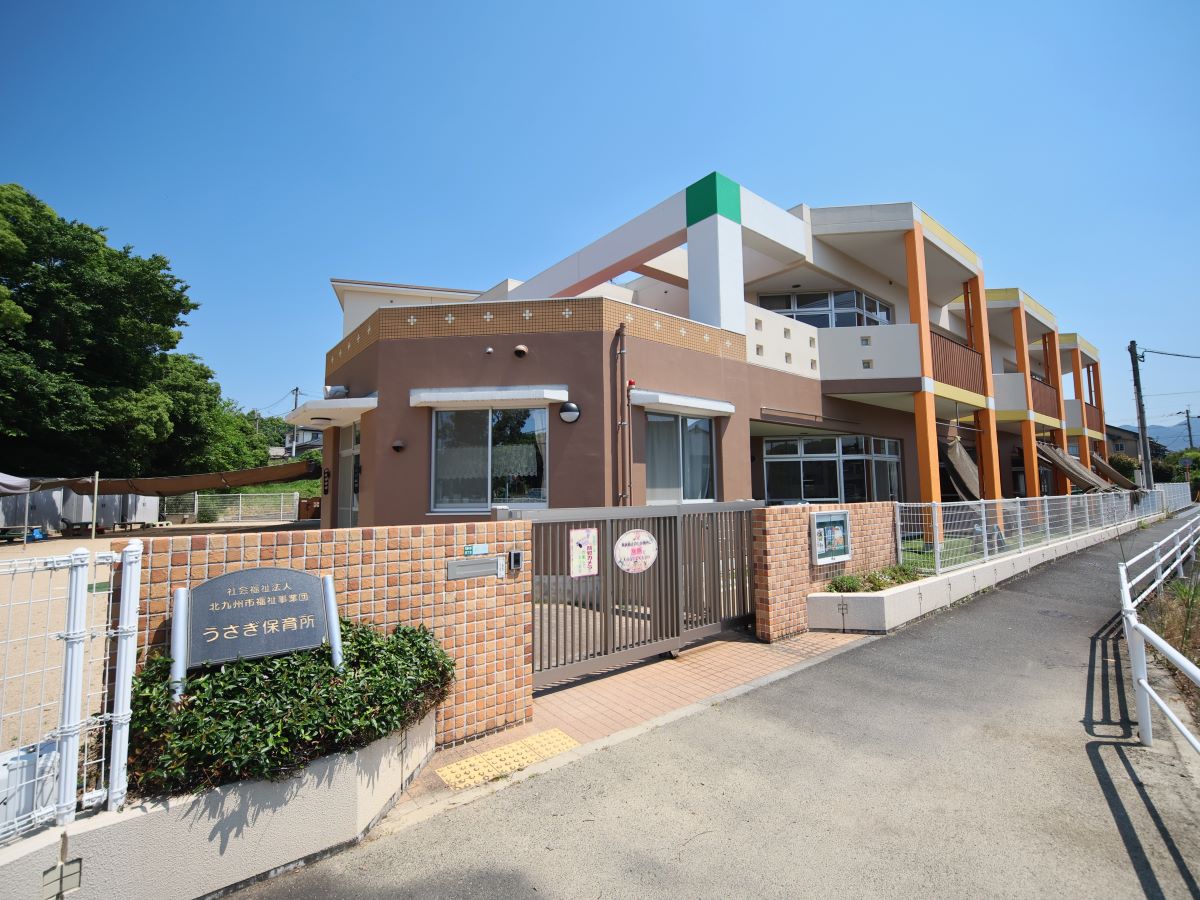 うさぎ保育所まで約750m～770m（徒歩10分）　季節に合わせた行事がたくさんあります。食育や老人ホーム訪問など地域の方との交流も大切にしています。