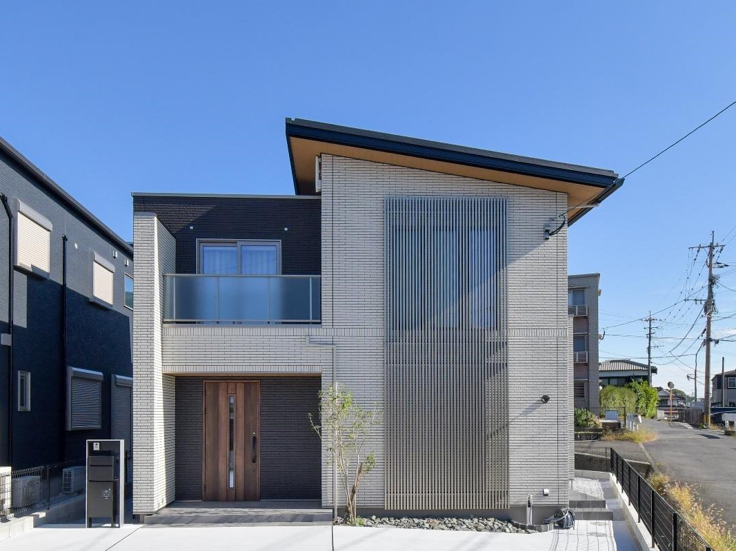 イイコトテラス馬場山緑 モデルハウス 区画番号No.13 街並みに美しく映える全面タイル貼り！再塗装の必要がない為メンテナンス費を抑えられます。