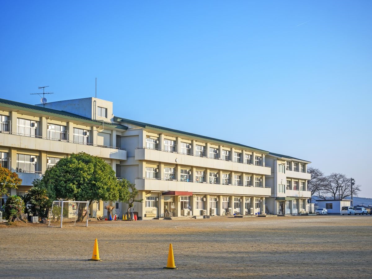 由布市立由布川小学校まで約450m～600m（徒歩6分～8分）　全校児童500名弱が通っています。 (2024年度)
徒歩10分圏内ですので、安心ですね！