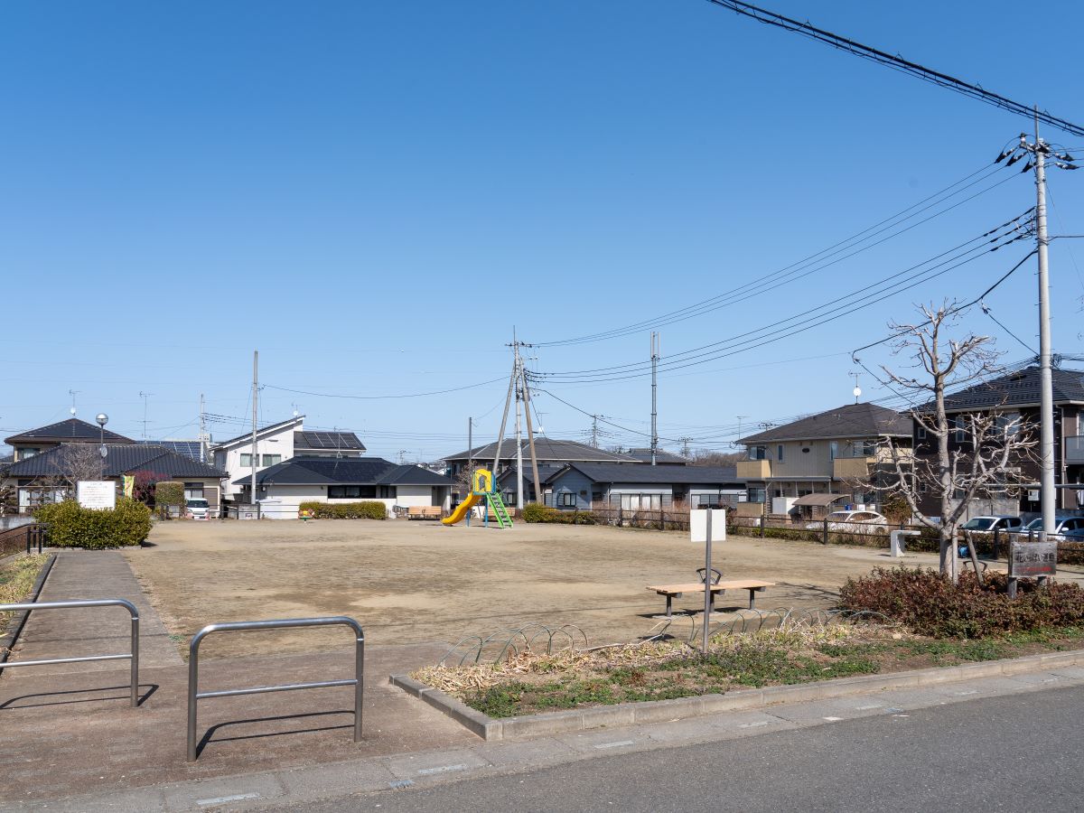 加美町公園まで約300m～350m（徒歩4分～5分）　気軽に行ける距離で、毎日のお散歩やお友達と遊ぶ場所にぴったりです。