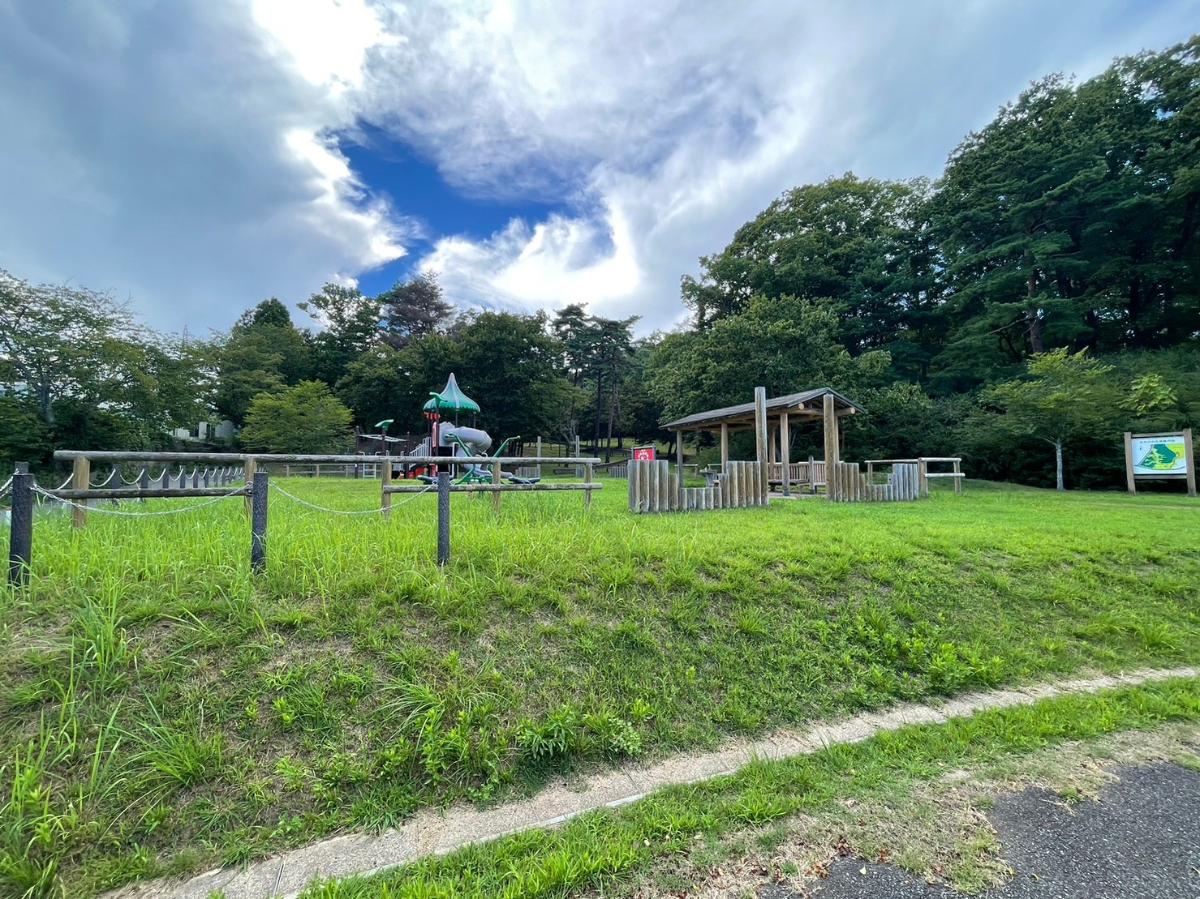 イイコトテラス本陣前 土地 東ヶ丘公園まで約1.6km（車で約4分）　公園も広く、遊歩道もありますのでゆっくりお散歩しながら散策するのもいいですね！