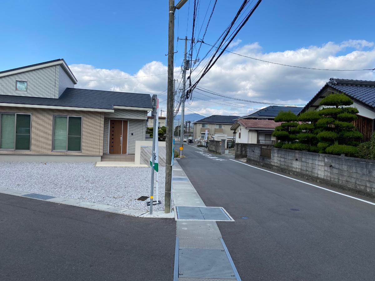 山口市吉田分譲住宅 モデルハウス 東側道路　