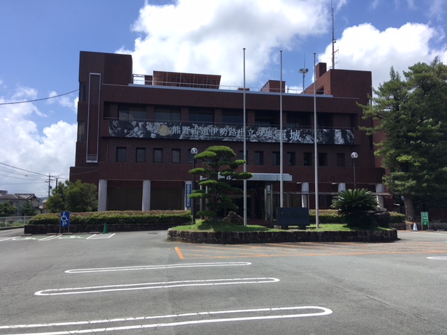 度会郡玉城町　一条タウン 戸建 玉城町役場まで約1.6km（徒歩20分）　豊かな田園が広がり、時間が止まっているかのように感じられるまち。古来より伊勢参宮の宿場町、世界遺産熊野古道の街道起点をなす要衝として栄えたまち。