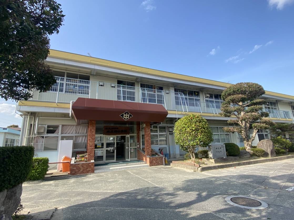 木屋瀬中学校まで約1.7km（徒歩22分）　昭和22年から続く伝統校です