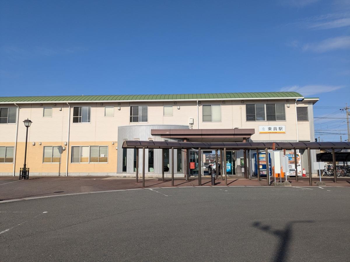 三岐鉄道　東員駅まで約1.5km（徒歩19分）　無料駐車場123台分があります。西桑名駅まで普通列車で乗車時間約26分です。