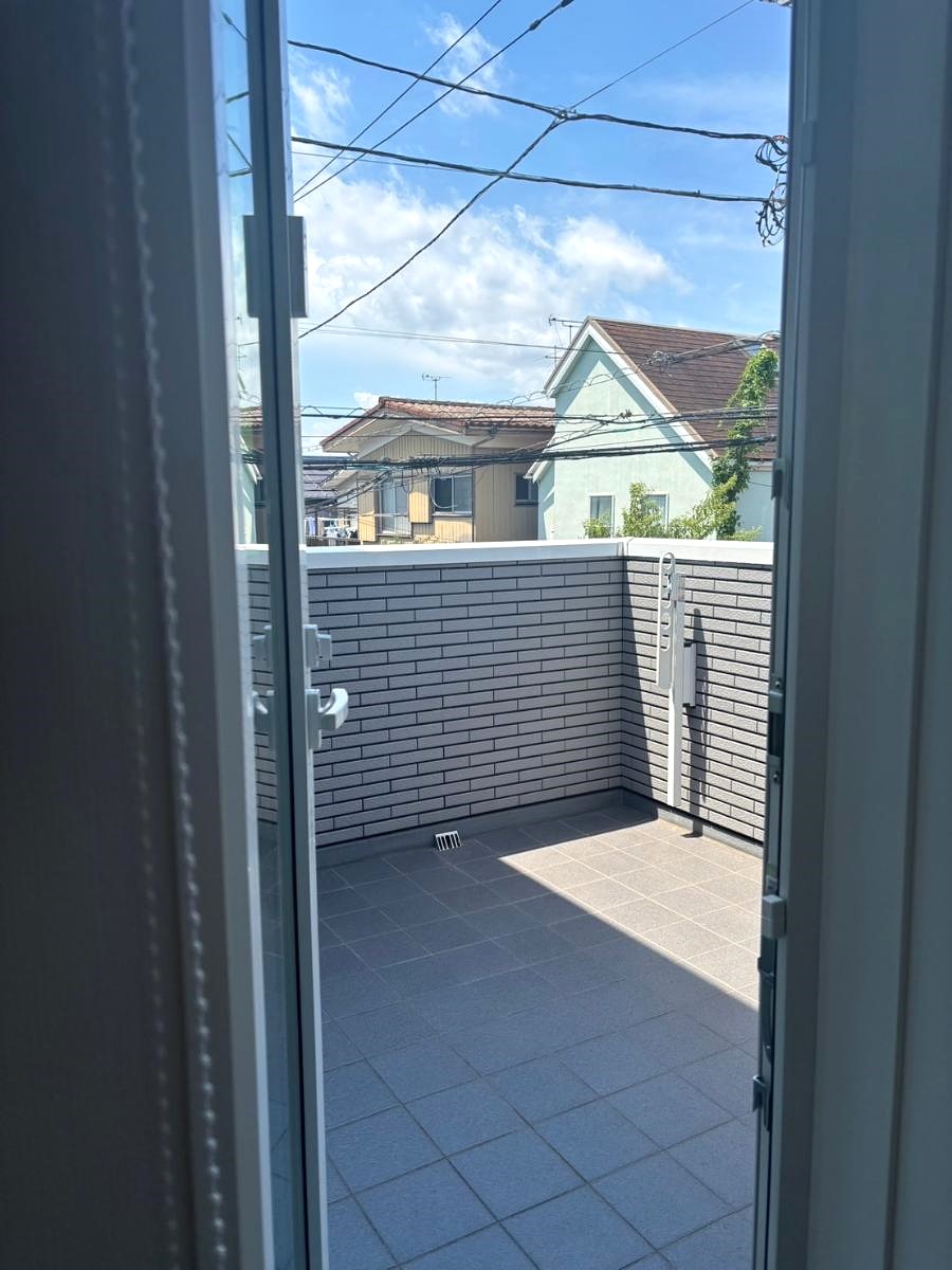 イイコトテラス　東寺尾 モデルハウス 区画番号No.1 アウトドアリビングとして、活用可能なバルコニー。リビングに隣接しており、広々空間です！