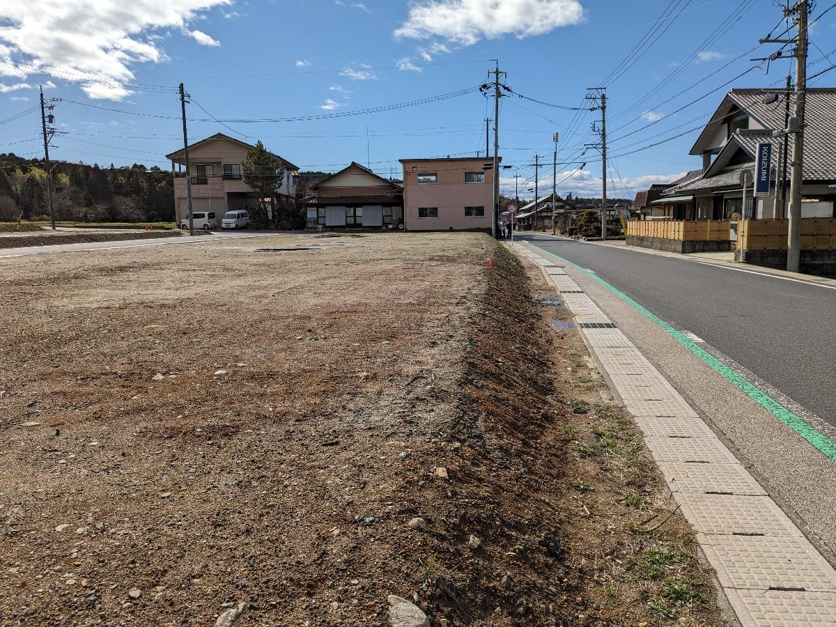 イイコトテラス中津川 土地 北面の道路と、お土地　