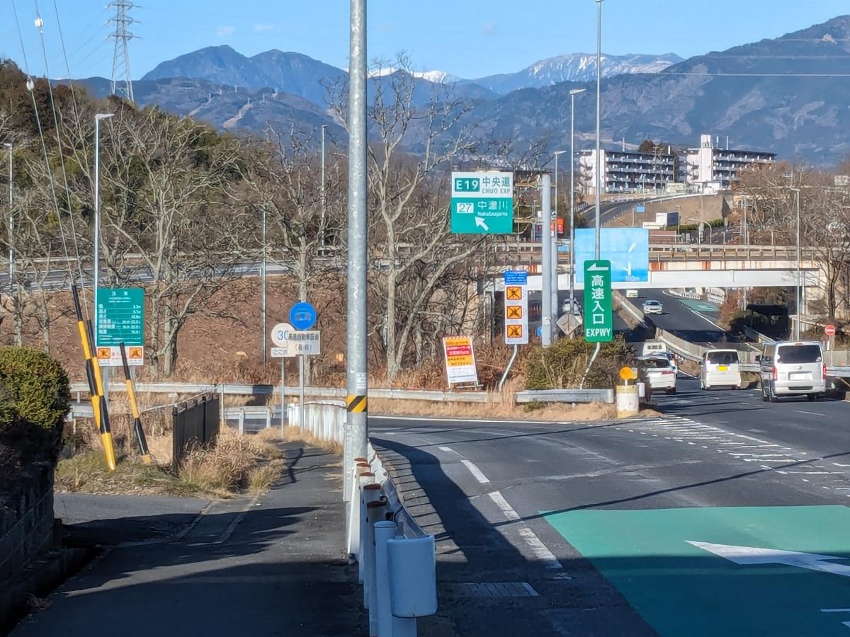 中津川インターチェンジまで約2km(車で約3分) 19号線、中央本線など長距離移動への動線がスムーズです。