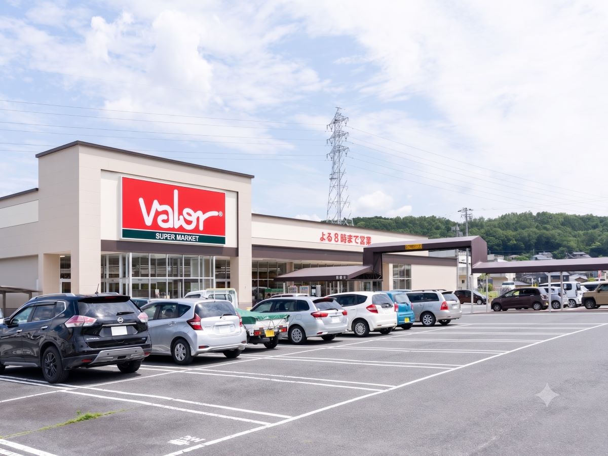 バロー坂本店まで約2.4km（徒歩30分／車で約6分）　日用品や食品の買い物に。隣にはV・drugもあります。
