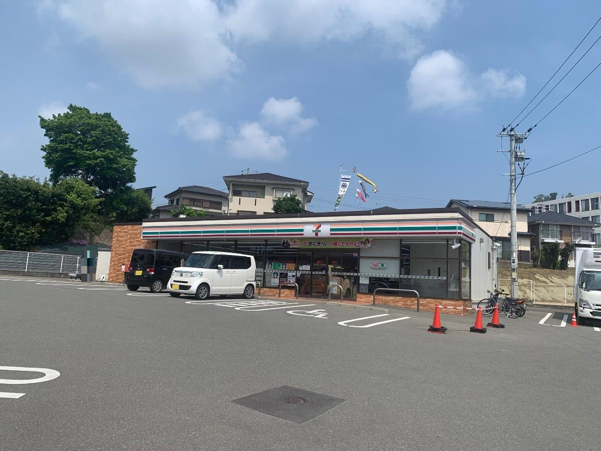 セブン-イレブン　糸島泊店まで約900m（徒歩12分）　24時間営業！急な買い物でもすぐ行けて便利です。