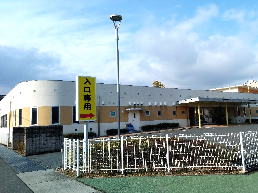 国府保育所まで約900m 英語教室や体育教室なども取り入れています。