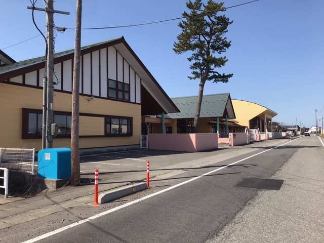 東田川郡三川町　宿泊体験棟 モデルハウス みかわ保育園・幼稚園まで約1km（徒歩13分）　「遊び（学び）が楽しい　かかわりが楽しい　また明日来たくなる園」保育園(0～3歳児)と幼稚園(4～5歳児)の一体化施設！定員は130名。