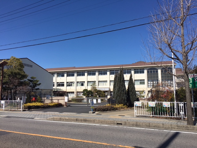 豊田市深田町 土地 豊田市立美山小学校まで約1.6km（徒歩20分）　２９学級児童数806名（2021年）の大きい小学校です。