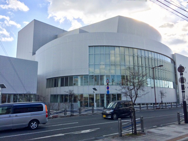 南相馬市民文化会館「ゆめはっと」まで約3km（車で約8分）　コンサートや演奏会、上映会など様々なイベントを開いているほか、音楽やダンスの練習、展示会などができる設備もあるので多目的に利用できますよ。