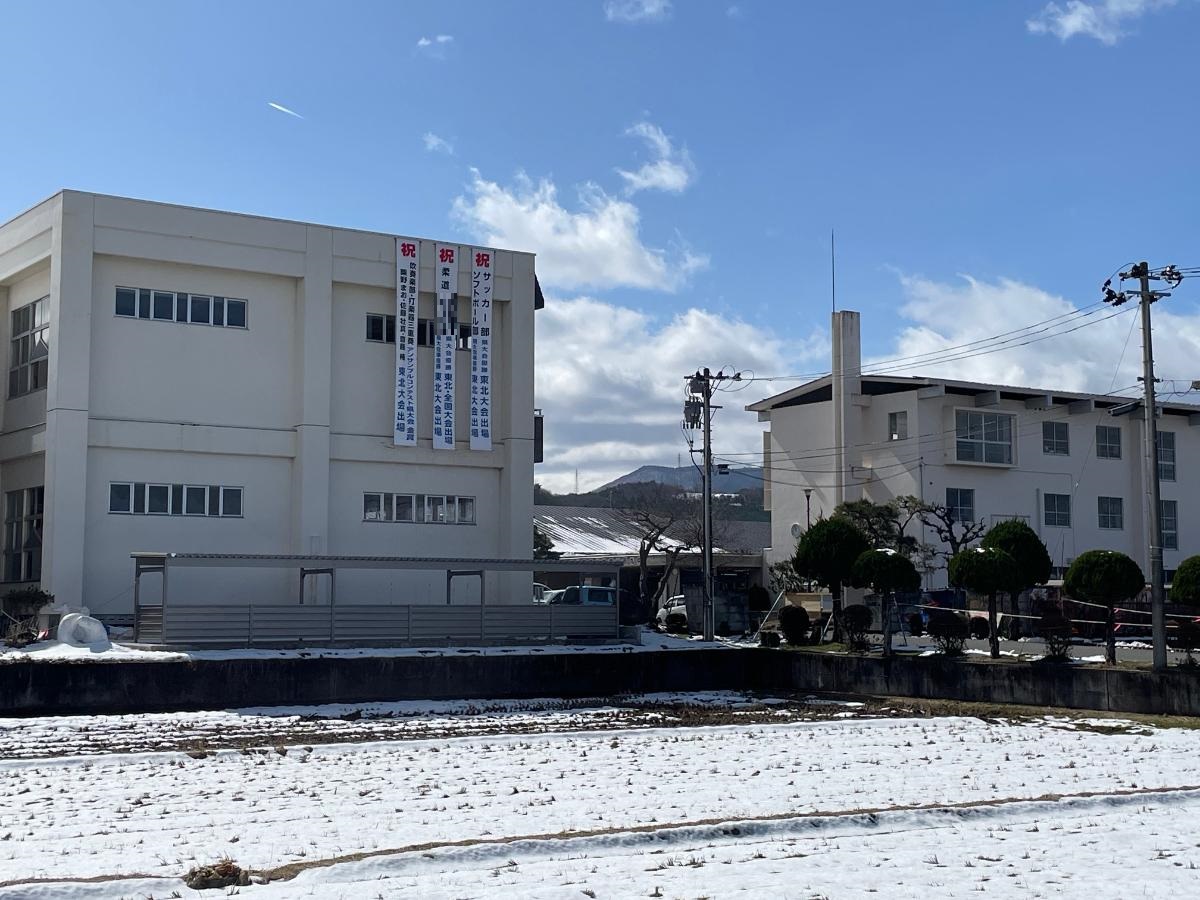 山形市立第九中学校まで約5.3km（車で約8分）　郷土を愛し、真理を求め、心身ともにすこやかで、自主自律、創造的な人間を育てる。