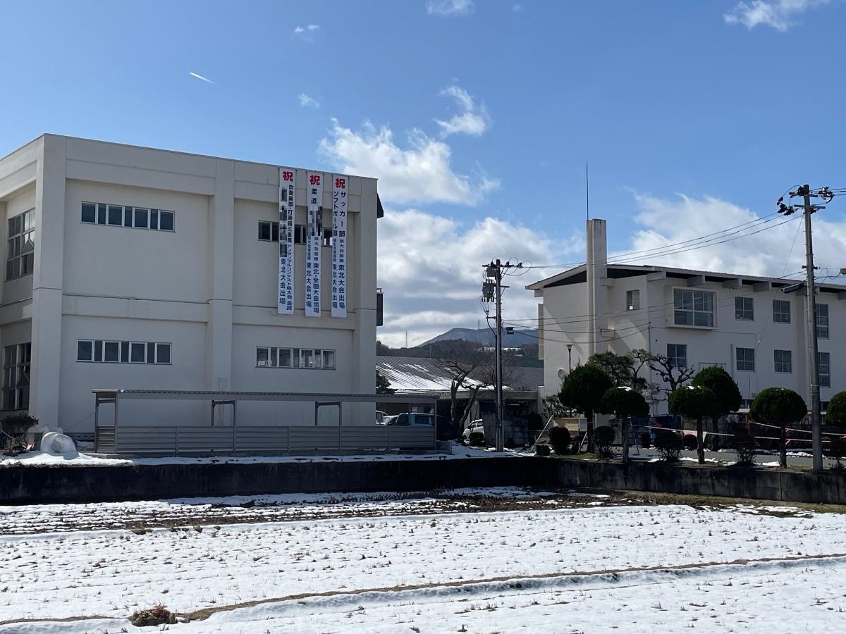山形市立第九中学校まで約4.6km（車で約8分）　「自主自律・創造・共栄」を教育目標に掲げている学校です。