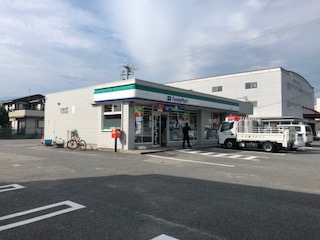 Ｉ－ｔｏｗｎ　松尾明Ⅲ 土地 ファミリーマート飯田松尾店まで約300m（徒歩4分）　24時間営業のコンビニが近くにあるのはありがたいですね。