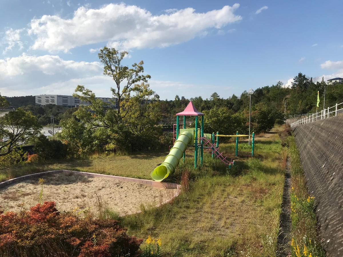 多治見市小名田町　天空の丘 土地 第一公園まで約500m（徒歩7分）　団地内で一番大きな公園です！眺望も良く、広い敷地でのびのびと過ごせそうですね♪ウォーキング等にも最適です。