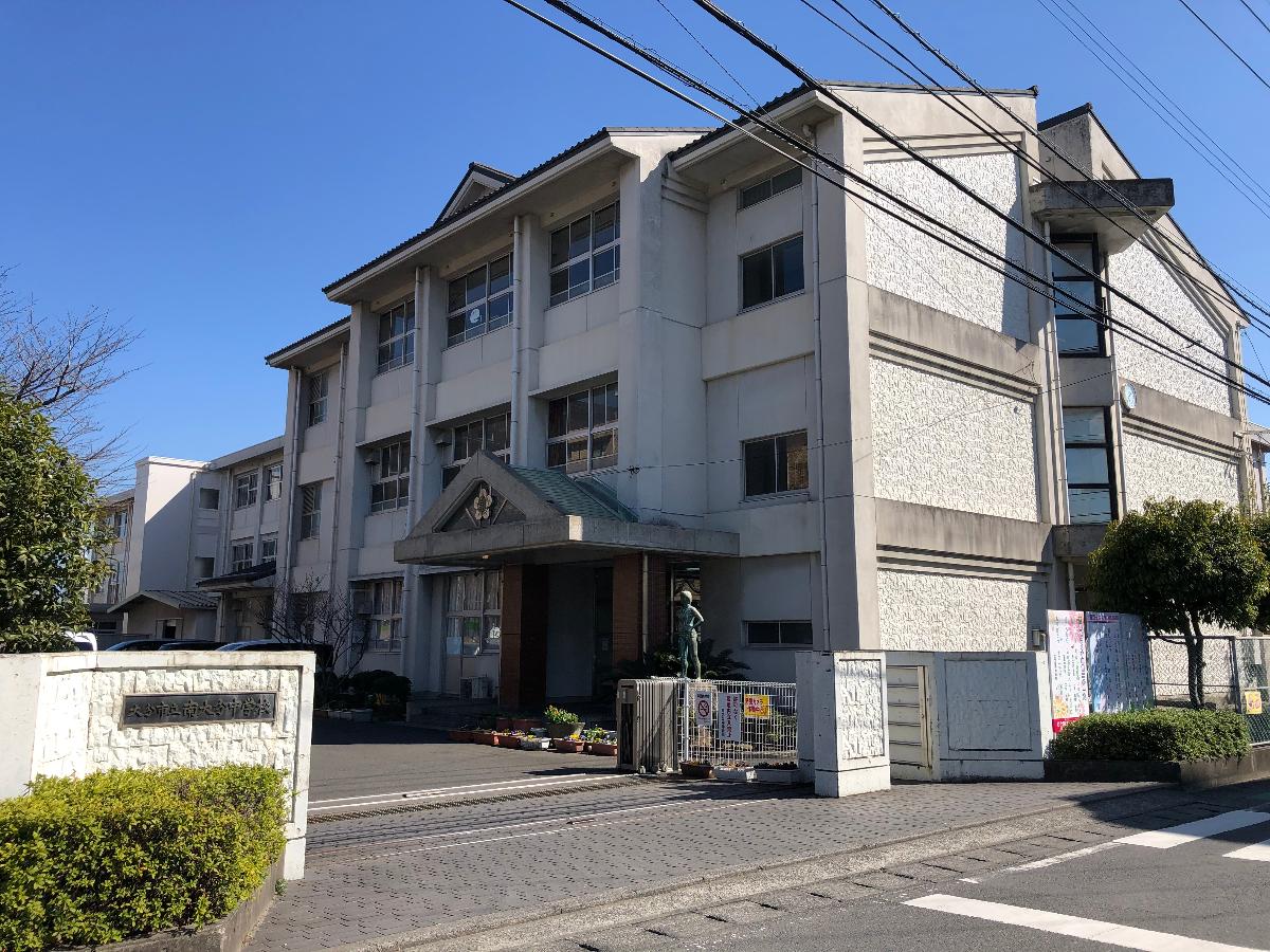 南大分中学校まで約1.3km　お友達とお話ししながらの登下校が楽しみですね！