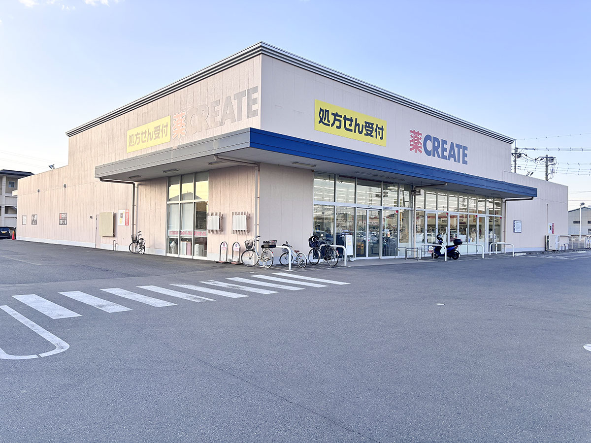 クリエイトS・D　古河下辺見店まで約550m（徒歩7分）　セブンイレブン古河下辺見今泉店のすぐお隣です。生活必需品はすべてここで揃えられます。