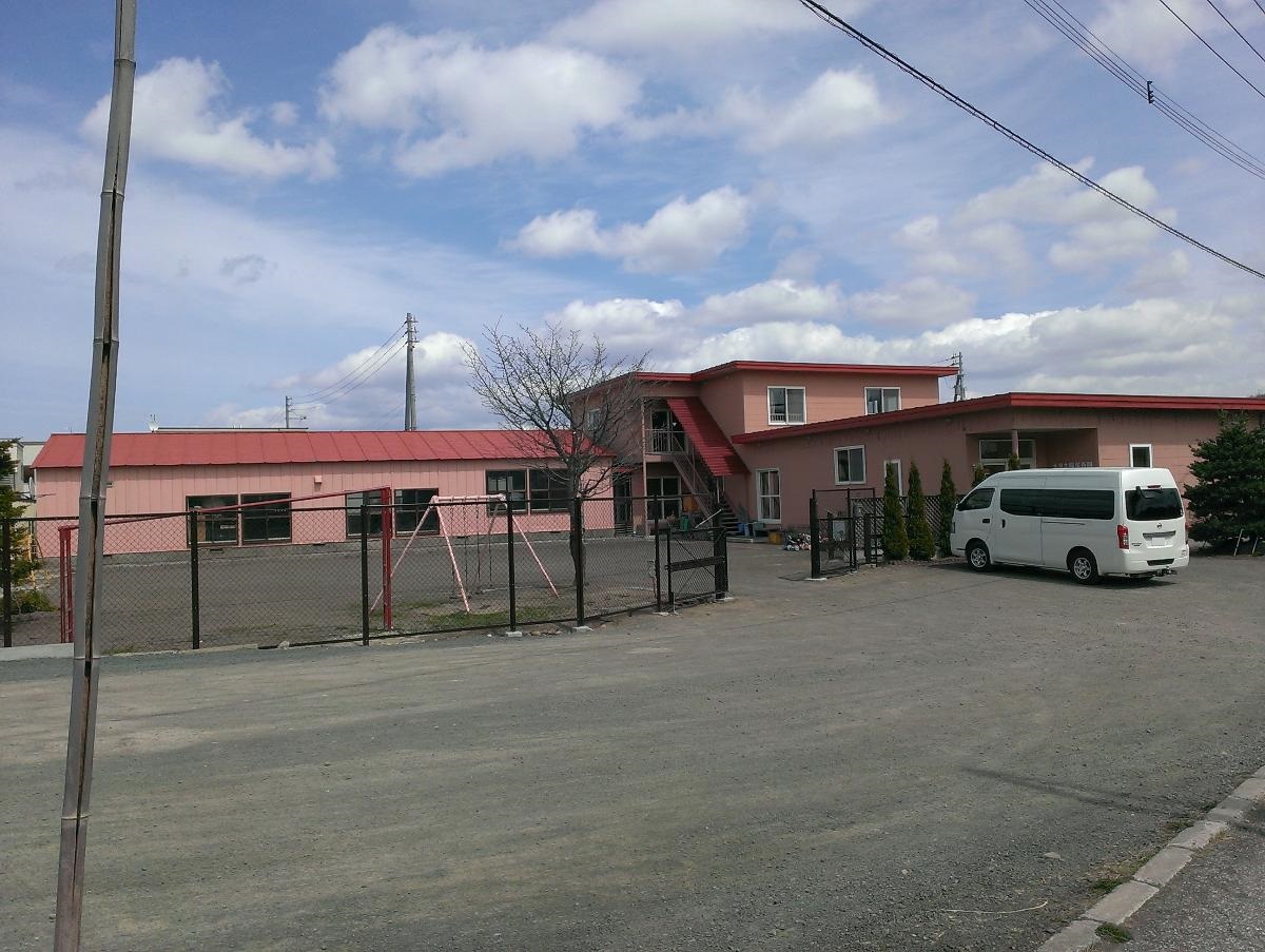 北見太陽保育園まで約300m～360m（徒歩4分～5分）　近くにはお散歩コースもあり、送り迎えも楽しめます。