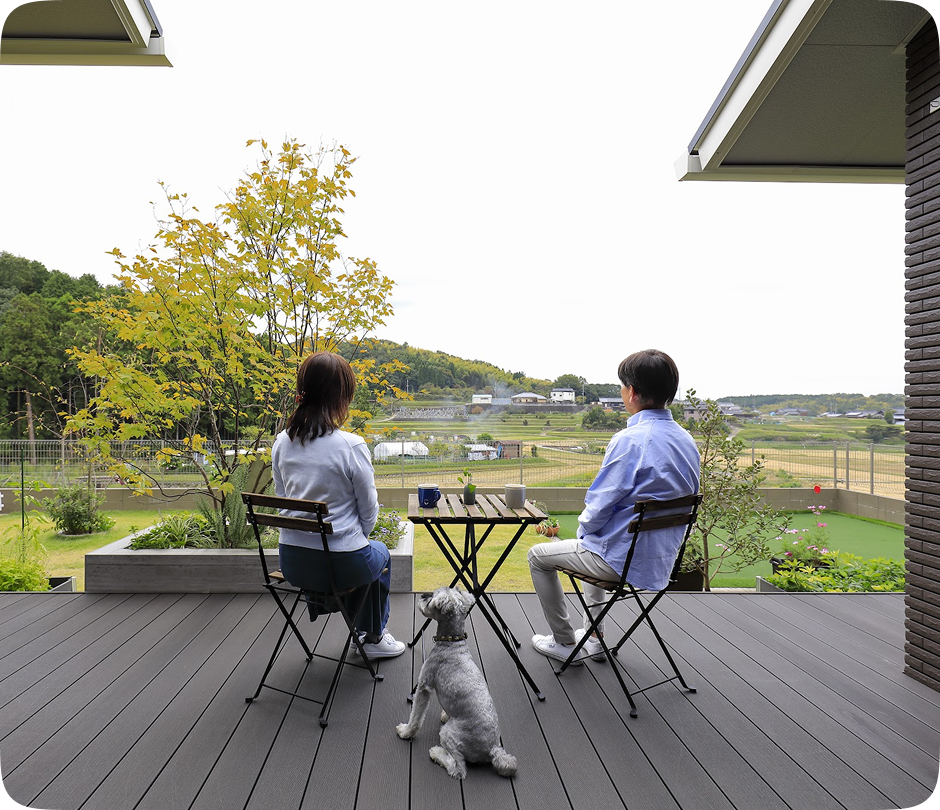 愛犬とのびのびウッドデッキのある暮らし