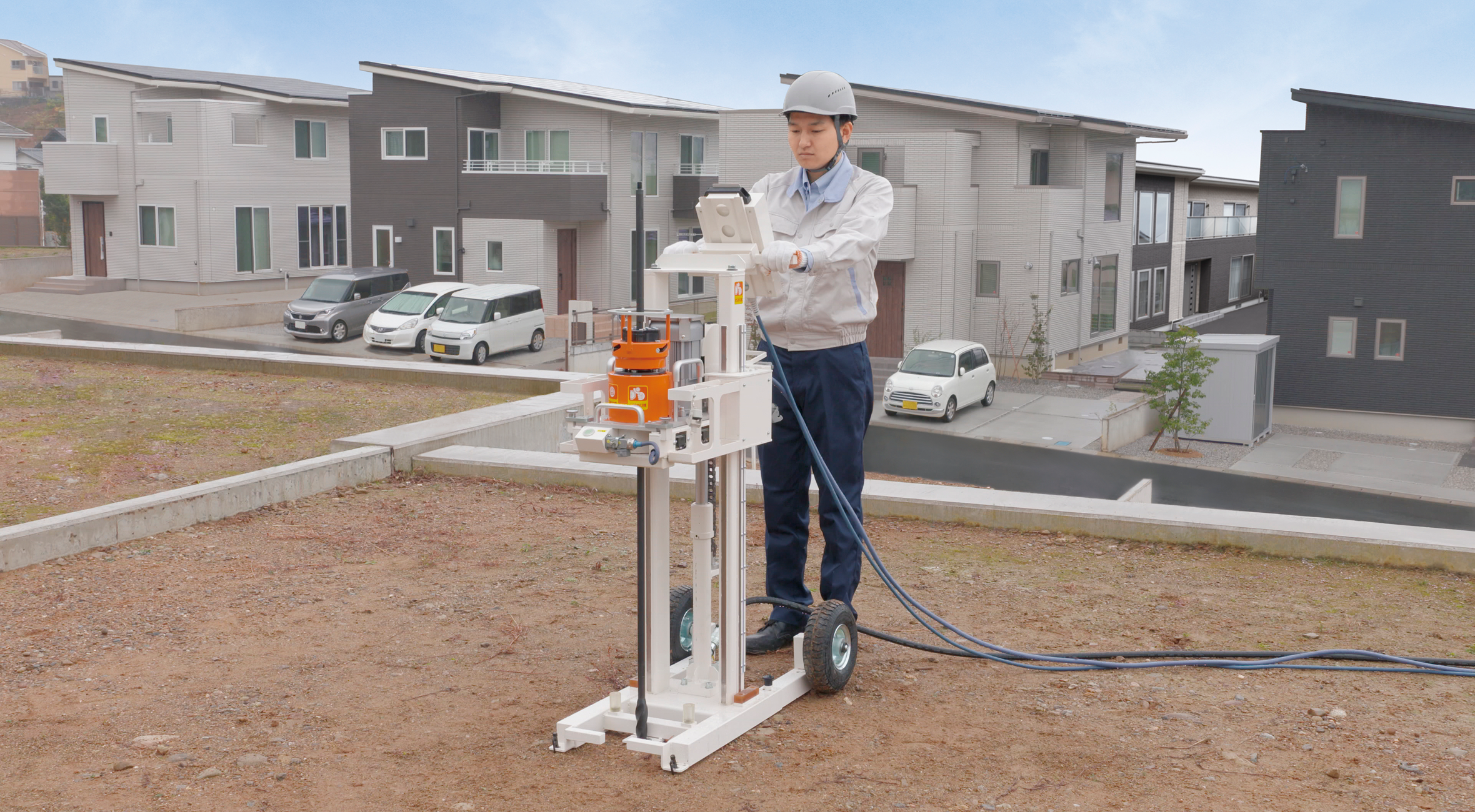 安心な住まいづくりのために地盤調査を実施する様子