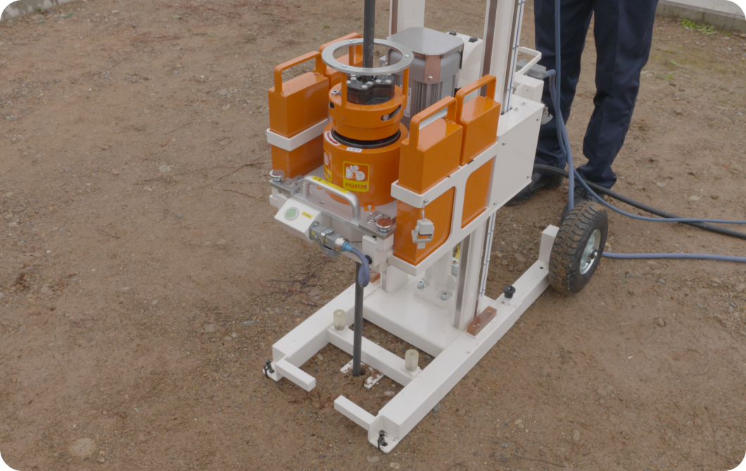 地盤調査用の試験機で測定している様子